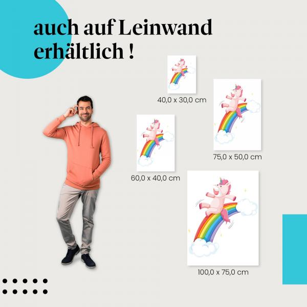 Lachendes Einhorn auf Regenbogen zwischen Wolken als Leinwandbild - magisches Design für Kinder.