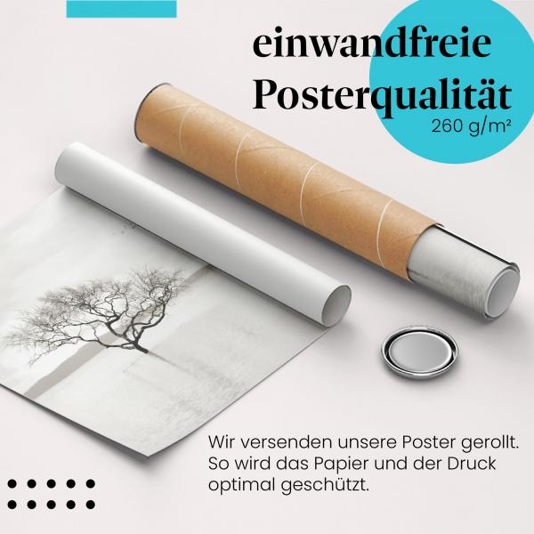 Gerolltes Poster "Baum im See". Ruhige Stimmung, sicher verpackt.