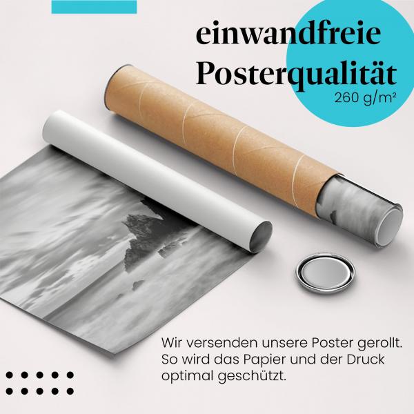 Gerolltes Poster "Felsen & Meer". Abstrakte Naturfotografie, sicher verpackt.