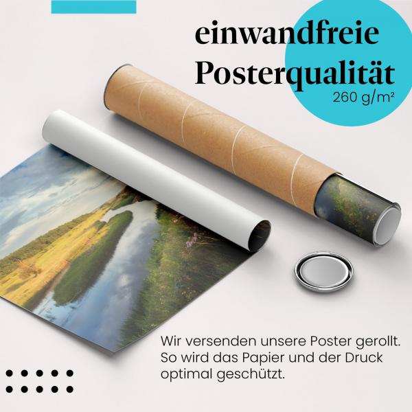 Gerolltes Poster "Idyllische Flusslandschaft". Natur & Entspannung, sicher verpackt.