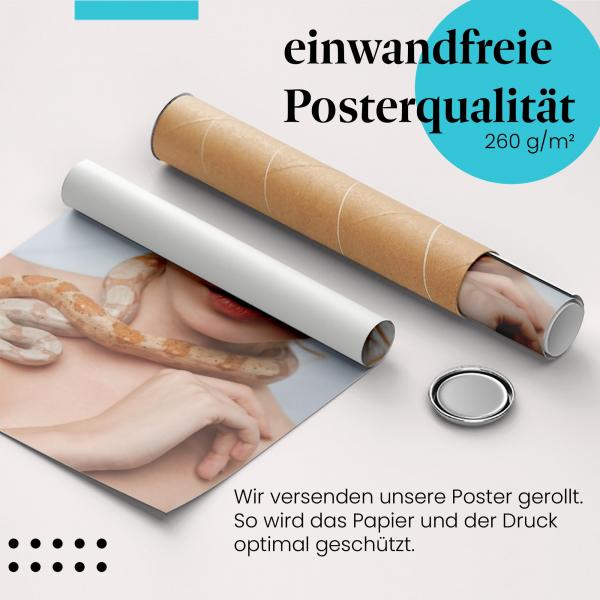 Gerolltes Poster "Frau & Schlange". Schönheit & Gefahr, sicher verpackt.