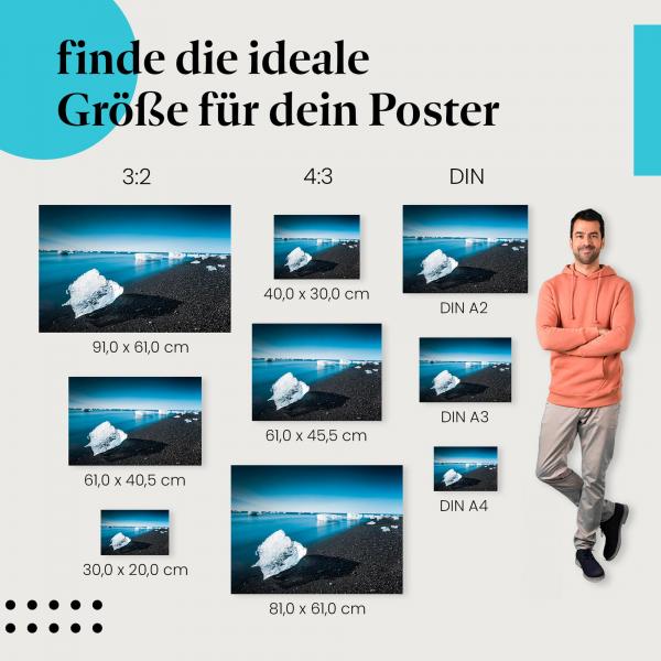 Entdecke die passende Postergröße: Eisberge, schwarzer Strand, Island, Naturschauspiel.