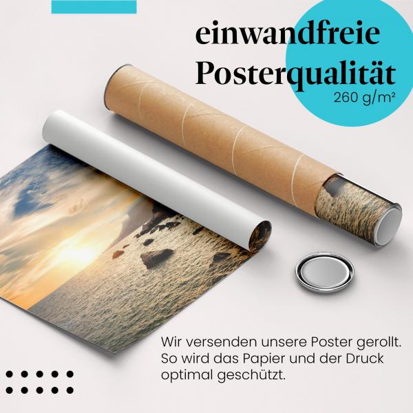 Gerolltes Poster "Sonnenuntergang Küste". Dramatisches Licht, sicher verpackt.