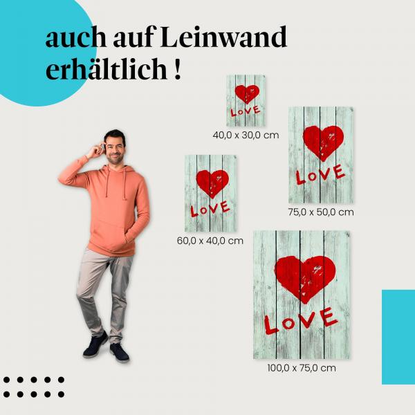 "LOVE": Leinwandbild. Herz, Holzwand.