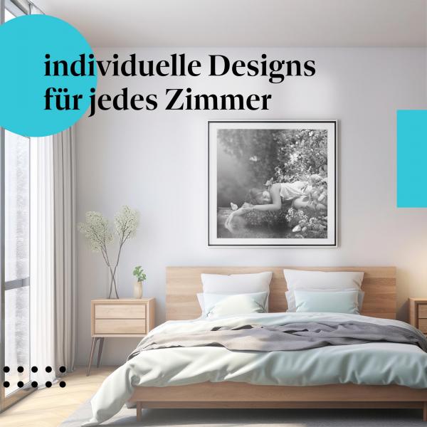 Schlafzimmer Deko: "Mädchen im Garten" Poster in modernem Schlafzimmer. Romantische Wanddeko.