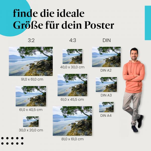 Ruhiger See mit Bergkulisse Poster: Idyllische Landschaft - jetzt bestellen!