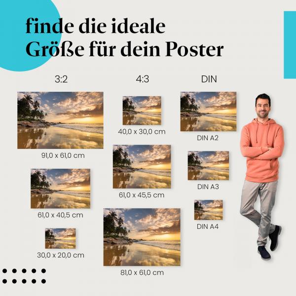 Wähle die ideale Postergröße: Traumhafter Sonnenuntergang am Strand mit Palmen und Felsen.