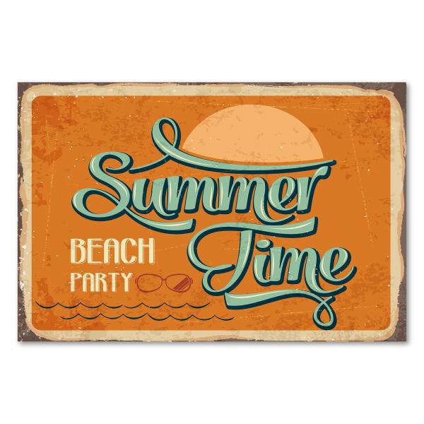 Orangefarbenes Retro Schild mit dem Schriftzug "Summertime" und "Beach Party" sowie Sonnenuntergang und Sonnenbrille.