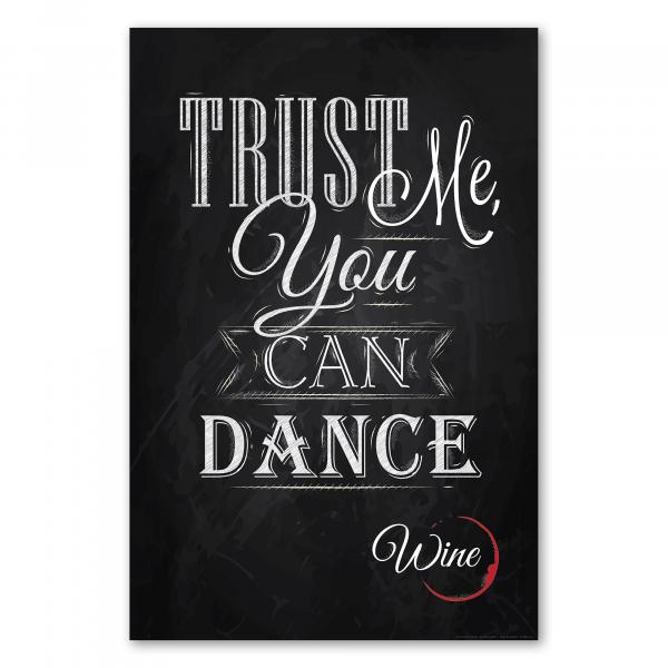 Dekoratives Poster „Trust Me You Can Dance“ mit Weinglas auf schwarzem Hintergrund, ideal für Weinliebhaber.